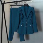 Costume deux pièces formel pour femme blazer coupe cintrée manches longues. DIAYTAR COTE D'IVOIRE  - la meilleure adresse en ligne pour des achats discount dans tous les domaines ! Découvrez notre vaste choix de produits, de la maison à l'électroménager en passant par l'informatique et la mode. Profitez des réductions incroyables sur des articles de qualité, vous permettant d'économiser sans compromis. Avec des options de livraison rapides et notre engagement envers votre satisfaction, bénéficiez d'une expérience d'achat en ligne sans tracas chez nous !