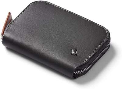 Bellroy folio mini (portefeuille étui à monnaie) charbon de cobalt. DIAYTAR COTE D'IVOIRE, la référence en matière de bonnes affaires en ligne ! Profitez de prix imbattables sur une large sélection de produits discount, allant des articles pour la maison à l'électroménager, en passant par l'informatique et les dernières tendances mode. Ne laissez pas passer nos offres exceptionnelles et économisez dès maintenant !