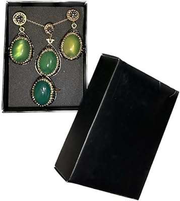 Parure de bijoux turcs faits à la main majestueux vert aqeeq. Maximisez votre budget chez DIAYTAR COTE D'IVOIRE, votre destination en ligne pour des affaires imbattables. Nous vous offrons une gamme complète de produits discount, allant des articles de la maison à l'électroménager, de l'informatique à la mode. Faites des économies sans compromettre la qualité avec DIAYTAR COTE D'IVOIRE !