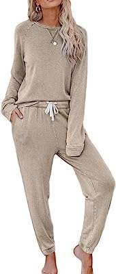 Ensemble de vêtements de nuit deux pièces confortables pour femmes hauts à. Découvrez DIAYTAR COTE D'IVOIRE, votre destination incontournable pour des achats discount en ligne. Notre magasin généraliste propose une vaste gamme de produits, allant des articles ménagers pratiques aux appareils électroménagers de pointe, en passant par les gadgets multimédias les plus récents et les vêtements tendance. Faites des économies substantielles tout en vous offrant des produits de la plus haute qualité !