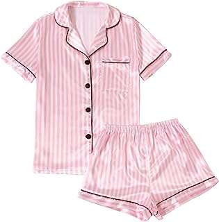 Pyjama rayé en satin de soie à manches courtes pour femme avec short. DIAYTAR COTE D'IVOIRE  - la destination ultime pour des achats en ligne pratiques et économiques. Découvrez notre large éventail de produits discount, allant des appareils ménagers aux technologies de pointe, en passant par la mode tendance, et profitez de nos offres imbattables pour réaliser des économies substantielles.