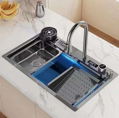 Évier de cuisine moderne en acier inoxydable 304 à cascade équipé. DIAYTAR COTE D'IVOIRE, la boutique en ligne par excellence pour tous les amateurs de gadgets insolites et ludiques. Découvrez notre large sélection de produits à petit prix, parfaits pour surprendre et amuser votre entourage. De l'électronique à l'originalité débordante, laissez-vous tenter par nos gadgets innovants et créez la surprise en toutes occasions !