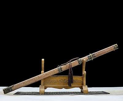 Épée de samouraï en bois naturel avec fourreau faite à la main. Bienvenue chez DIAYTAR COTE D'IVOIRE, votre guichet unique pour des achats discount en ligne. Parcourez notre catalogue étendu et trouvez des articles variés, allant de l'électroménager pratique à la dernière mode, le tout à des prix imbattables. Profitez de la qualité sans compromis tout en maximisant vos économies chez nous.