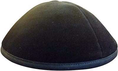 Ikippah yarmulke en velours bleu marine uni. DIAYTAR COTE D'IVOIRE, votre destination incontournable pour des produits discount de qualité. Que vous recherchiez des articles pour la maison, l'électroménager, l'informatique, la mode ou les gadgets, notre boutique en ligne saura répondre à tous vos besoins sans vous ruiner !