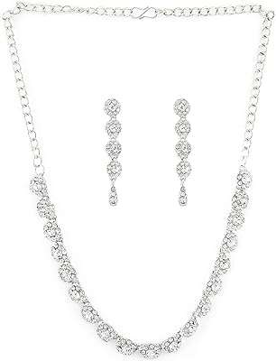 Ensemble collier de perles zaveri pour femme forme de fleur éblouissante diamants autrichiens et métaux. DIAYTAR COTE D'IVOIRE  - votre solution tout-en-un pour des achats discount en ligne ! Découvrez notre gamme finale de produits, allant des indispensables de la maison aux dernières tendances de la mode et de la technologie. Obtenez les meilleurs prix sur une sélection variée d'articles, vous permettant de réaliser d'énormes économies tout en profitant de produits de qualité. Avec des options de livraison flexibles et une satisfaction garantie, nous faisons de votre expérience d'achat un jeu d'enfant !