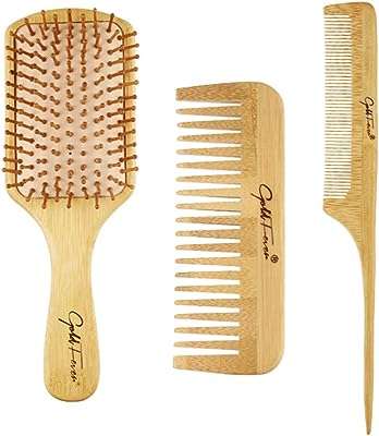 Lily ensemble de peignes de massage en bambou naturel avec peigne à dents larges et coiffant. Chez DIAYTAR COTE D'IVOIRE, nous rendons le shopping discount accessible à tous. Découvrez notre boutique en ligne où vous trouverez une large gamme de produits pour la maison, l'électroménager, l'informatique, la mode et les gadgets. Profitez de nos prix compétitifs pour réaliser des économies tout en vous faisant plaisir !