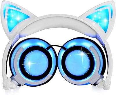 Écouteurs pour enfants pliables avec oreilles de chat et lumière led. DIAYTAR COTE D'IVOIRE  vous offre toutes les bonnes affaires sur un seul site. Découvrez notre sélection de produits discount pour la maison, l'électroménager, l'informatique et la mode. Bénéficiez de nos prix imbattables et trouvez les articles de qualité que vous recherchez, sans vous ruiner !