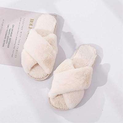 Pantoufles d'hiver en fausse fourrure pour femmes chaussures chaudes à la mode pantoufles de maison. Bienvenue chez DIAYTAR COTE D'IVOIRE, votre destination en ligne pour des produits discount à prix imbattables ! Que vous ayez besoin d'électroménager, d'articles pour la maison, de gadgets high-tech, de vêtements à la mode ou d'accessoires informatiques, nous avons tout ce qu'il vous faut. Faites des économies tout en profitant de la meilleure qualité grâce à notre large gamme de produits.