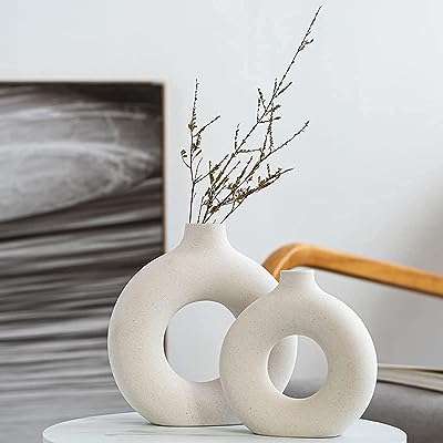 Ensemble de vases en céramique blanche décoration d'intérieur moderne ronds mats. Dites adieu aux prix exorbitants avec DIAYTAR COTE D'IVOIRE, votre destination en ligne pour des produits discount de qualité. Du dernier cri en matière d'électroménager aux tendances de la mode à prix réduits, notre boutique en ligne propose une large gamme d'articles à des prix imbattables. Ne manquez pas nos offres spéciales qui vous permettront de réaliser d'énormes économies.