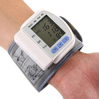 Tensiomètre automatique avec grand écran étui portable pour moniteur de rythme cardiaque irrégulier et bracelet. Parcourez la boutique en ligne DIAYTAR COTE D'IVOIRE  et plongez dans un univers de bonnes affaires. Que vous ayez besoin de nouveaux appareils électroménagers, d'une garde-robe tendance ou des dernières nouveautés en matière de technologie, notre large gamme de produits discount vous offre la possibilité de faire des économies tout en vous faisant plaisir. Avec DIAYTAR COTE D'IVOIRE, profitez des meilleurs prix sans jamais compromettre la qualité.