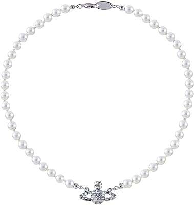 Collier de perles avec boîte spéciale et sac en papier (argent). DIAYTAR COTE D'IVOIRE  : votre partenaire idéal pour des achats en ligne abordables et variés. Parcourez notre large sélection de produits discount, des appareils électroménagers aux vêtements et accessoires de mode, en passant par les gadgets dernier cri. Faites des économies sans compromettre la qualité grâce à DIAYTAR COTE D'IVOIRE  !