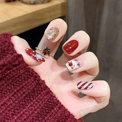 Ensemble de faux ongles carrés courts en forme de renne et de flocons. Besoin de trouver des gadgets originaux et amusants ? DIAYTAR COTE D'IVOIRE  est là pour vous proposer une sélection de produits discount qui égayeront votre quotidien. Trouvez des cadeaux uniques pour vos proches ou offrez-vous des articles ludiques qui vous divertiront sans vider votre porte-monnaie. Faites de votre shopping en ligne un moment fun et économique.