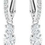 Boucles d'oreilles attrayantes à triple perçage swarovski pour femme blanc plaqué. Plongez dans l'univers économique de DIAYTAR COTE D'IVOIRE, votre boutique en ligne incontournable pour les bonnes affaires. Parcourez notre sélection abondante de produits discount allant de la maison à l'électroménager, en passant par l'informatique et la mode. Économisez dès maintenant sur tous vos achats chez DIAYTAR COTE D'IVOIRE !