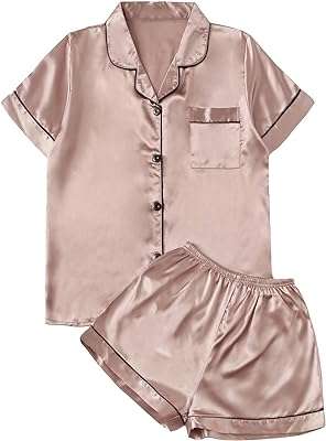 Ensemble pyjama deux pièces en satin avec haut boutonné à manches courtes et short. DIAYTAR COTE D'IVOIRE  est votre guichet unique pour des produits discount de haute qualité. Parcourez notre large sélection d'articles, allant des appareils électroménagers essentiels aux produits informatiques, en passant par les accessoires mode et les gadgets dernier cri, tout en profitant de prix imbattables.