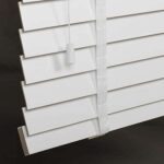 Stores en bois pour fenêtres vénitiens isolation thermique faux personnalisables chambre. Vous cherchez des produits discount de qualité ? Ne cherchez plus, DIAYTAR COTE D'IVOIRE  est là pour vous ! Parcourez notre boutique en ligne et découvrez une variété d'articles pour la maison, l'électroménager, la mode, l'informatique et les gadgets à des prix défiant toute concurrence. Ne manquez pas nos offres spéciales et économisez sur tous vos achats !