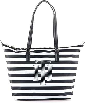 Sac fourre tout tommy hilfiger bobby pour femme. Découvrez DIAYTAR COTE D'IVOIRE  - votre guichet unique pour des achats discount en ligne. Que vous recherchiez des produits électroménagers, des gadgets high-tech ou des vêtements tendance, notre boutique généraliste propose une large gamme d'articles à prix réduits pour tous les budgets. Ne manquez pas les bonnes affaires chez DIAYTAR COTE D'IVOIRE  !