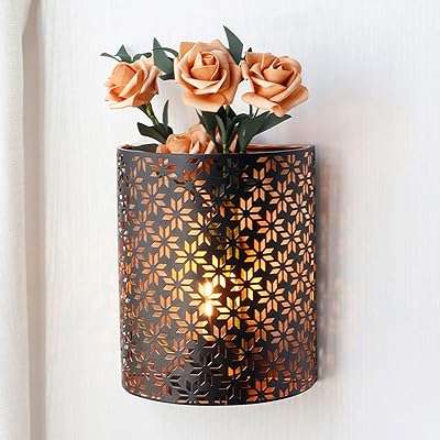 Nouvelle image lampe à piles 8" h applique murale rustique en métal avec minuterie. DIAYTAR COTE D'IVOIRE  - le secret des bonnes affaires en ligne. Simplifiez vos achats et réalisez des économies substantielles grâce à notre sélection éclectique comprenant des articles pour votre maison, des gadgets high-tech, des produits informatiques et des vêtements branchés, tous à des prix imbattables.