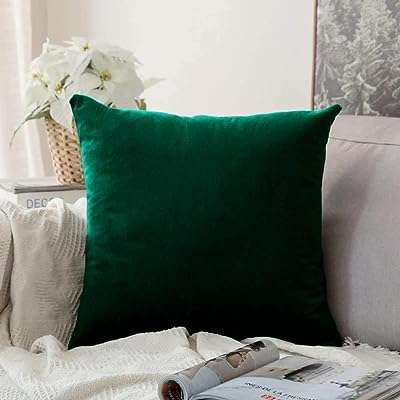 Housse de coussin carrée réversible et lavable en velours coty (vert. DIAYTAR COTE D'IVOIRE  est votre destination en ligne pour trouver une vaste sélection de produits à prix réduits. Que vous recherchiez des articles pour la maison, des appareils électroménagers de qualité, du matériel informatique ou même des accessoires de mode tendance, vous êtes sûr de trouver les meilleures affaires chez nous !