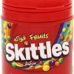 Bonbons aux fruits skittles bouteille 125 g. Faites des économies intelligentes avec DIAYTAR COTE D'IVOIRE  - la boutique en ligne qui réunit tous vos besoins essentiels à des prix imbattables. Explorez notre vaste gamme de produits de la maison, de l'électroménager à l'informatique en passant par la mode et les gadgets, et découvrez comment prendre soin de votre budget sans faire de compromis sur la qualité.
