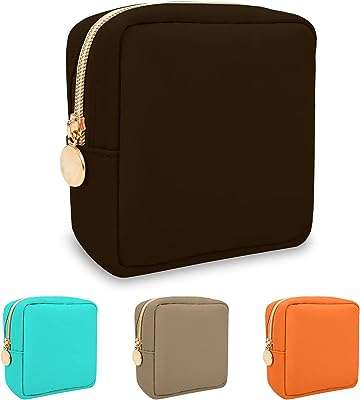 Trousse de maquillage en nylon preppy jolie trousse de voyage pour cosmétiques. La boutique en ligne DIAYTAR COTE D'IVOIRE  propose une large gamme de produits discount pour répondre à tous vos besoins. Obtenez les dernières innovations technologiques, les indispensables pour votre maison et une sélection de vêtements à la mode, le tout à des prix avantageux. Parcourez notre catalogue et profitez de réductions exceptionnelles !