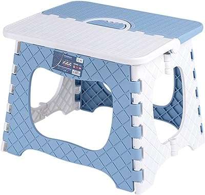 Tabouret pliant okoz® avec poignée bleu petit repose pieds pliable portable en plastique pour enfants. DIAYTAR COTE D'IVOIRE  vous offre toutes les bonnes affaires sur un seul site. Découvrez notre sélection de produits discount pour la maison, l'électroménager, l'informatique et la mode. Bénéficiez de nos prix imbattables et trouvez les articles de qualité que vous recherchez, sans vous ruiner !