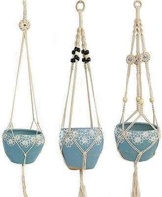 3 pièces cintres pour plantes en macramé fait à la main en corde de coton. DIAYTAR COTE D'IVOIRE, la boutique en ligne polyvalente qui répond à tous vos besoins d'articles ménagers à bas prix. Des ustensiles de cuisine pratiques aux produits d'entretien essentiels, nous avons tout ce dont vous avez besoin pour faciliter votre quotidien sans dépenser une fortune. Ne manquez pas nos bonnes affaires !