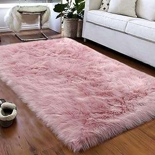 Tapis shaggy doux en fausse fourrure de mouton tapis de sol de luxe pour chambre. Faites des économies en un clic avec DIAYTAR COTE D'IVOIRE  - votre guichet unique pour tous vos besoins en produits discount. Explorez notre sélection diversifiée, allant de l'informatique à l'électroménager, et obtenez les articles dont vous avez besoin sans vous ruiner.