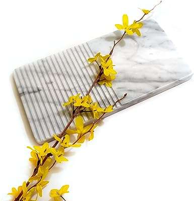 Plateau cannelé en marbre blanc pour coiffeuse coiffeuse plateau de service plateau médian organisateur plateau. À la recherche de bons plans pour équiper votre maison à moindre coût ? DIAYTAR COTE D'IVOIRE  est là pour vous ! Découvrez notre sélection de produits discount pour la maison, de l'électroménager à la décoration, et profitez de prix imbattables tout au long de l'année.