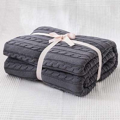 Grande couverture de luxe pour lit double jumeau douce et chaude. DIAYTAR COTE D'IVOIRE, la boutique en ligne discount qui révolutionne votre shopping quotidien ! Profitez de prix mini sur une large gamme de produits, de la literie aux ordinateurs en passant par les appareils électroménagers et les tendances mode. Ne manquez pas nos offres exceptionnelles pour faire de bonnes affaires !