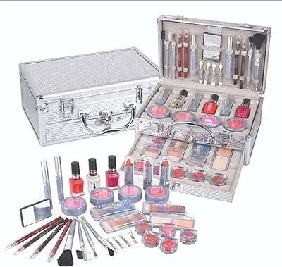 Kit de maquillage miss young professional (ensemble de 50 pièces). Ne payez plus le prix fort pour vos achats en ligne, choisissez DIAYTAR COTE D'IVOIRE  et économisez ! Découvrez notre boutique en ligne généraliste offrant une multitude de produits discount, allant des articles pour la maison aux dernières tendances mode en passant par l'informatique et les gadgets. Faites des économies sur tous vos achats sans compromis sur la qualité.
