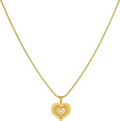 Collier en forme de cœur avec chaîne or 22 carats 16. Découvrez DIAYTAR COTE D'IVOIRE, la boutique en ligne qui vous propose une large gamme de produits discount, de l'électroménager à la mode en passant par l'informatique. Bénéficiez de prix avantageux et d'une expérience de shopping en ligne pratique et économique.