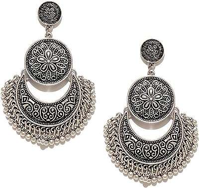 Boucles d'oreilles tribales traditionnelles chand bali à carillons jaunes pour femmes. Faites des économies substantielles sur DIAYTAR COTE D'IVOIRE ! Parcourez notre catalogue en ligne et découvrez une gamme complète de produits de la maison à l'électroménager, de l'informatique à la mode en passant par les gadgets, tous proposés à des prix discount exceptionnels.