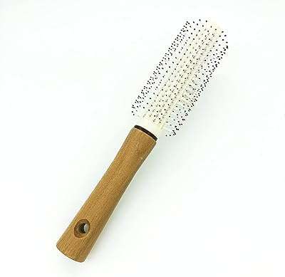 Brosse à cheveux ronde démêlante avec manche en bambou biologique pour hommes et femmes. Faites de bonnes affaires en ligne avec DIAYTAR COTE D'IVOIRE, votre destination ultime pour des produits discount de qualité. Découvrez notre catalogue diversifié comprenant des articles pour la maison, l'électroménager, l'informatique, la mode et les gadgets. Optez pour des prix réduits sans compromettre sur la qualité grâce à DIAYTAR COTE D'IVOIRE .