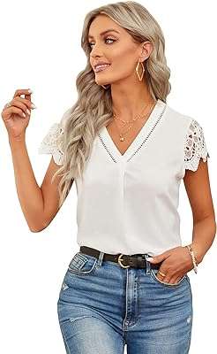 Haut à manches courtes et col en v pour femme. DIAYTAR COTE D'IVOIRE, la référence des bonnes affaires en ligne ! Explorez notre boutique et découvrez une sélection variée de produits, de la maison à l'informatique en passant par la mode et les gadgets. Profitez de nos prix compétitifs et achetez en toute confiance. Faites de DIAYTAR COTE D'IVOIRE  votre allié shopping, vous ne le regretterez pas.