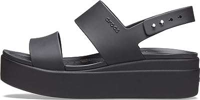 Crocks sandales compensées basses crocs brooklyn pour femmes. Découvrez DIAYTAR COTE D'IVOIRE, votre destination ultime pour des achats malins à prix cassés ! Explorez notre catalogue en ligne et trouvez des réductions incroyables sur des produits indispensables pour la maison, l'électroménager, l'informatique ainsi que des accessoires de mode et des gadgets à la pointe de la tendance.