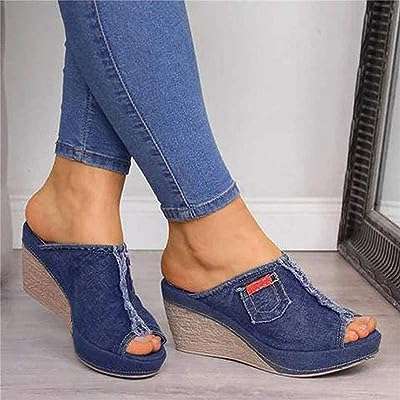 Sandales de voyage de plage en denim classique à talon compensé et bout ouvert pour femmes. Parfaitement adapté aux chasseurs de bonnes affaires, DIAYTAR COTE D'IVOIRE  vous offre une expérience de shopping en ligne unique. Notre sélection abondante de produits discount, incluant des articles essentiels pour la maison, l'électroménager, l'informatique, la mode et les gadgets, garantit que vous trouverez ce que vous cherchez sans vous ruiner.