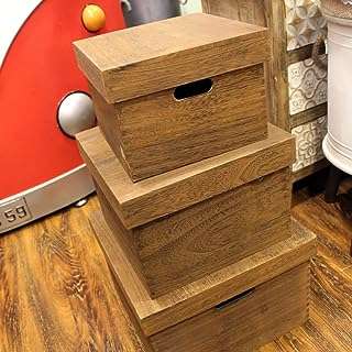 Lot de 3 boîtes en bois boîte décorative en bois de pin rangement avec couvercle. Économisez intelligemment avec DIAYTAR COTE D'IVOIRE, la boutique en ligne qui vous propose une variété de produits discount à des prix défiant toute concurrence. Des indispensables pour la maison aux gadgets les plus tendances, en passant par les dernières nouveautés en mode et en informatique, vous trouverez tout ce dont vous avez besoin pour moins cher, sans compromis sur la qualité !
