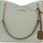 حقيبة كتف مايكل كورس جيت سيت بشعار كبير. Découvrez DIAYTAR COTE D'IVOIRE, la boutique en ligne où vous pouvez trouver tout ce dont vous avez besoin à prix réduit. Faites des économies sur les produits de la maison, l'électroménager, l'informatique, la mode et bien plus encore. Parcourez notre sélection variée et dénichez les meilleures affaires dès maintenant!