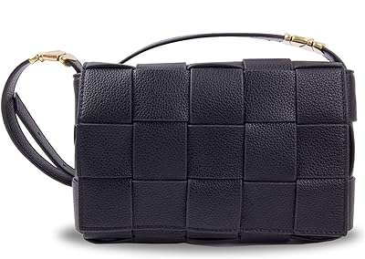 Sacs à bandoulière pour femme sac tressé cuir cassette matelassé tressé. DIAYTAR COTE D'IVOIRE, votre destination de choix pour des produits discount en ligne. Explorez notre catalogue en constante évolution, riche en articles pour la maison, l'électroménager, l'informatique, la mode et les gadgets, et choisissez parmi des milliers de produits à prix cassés. Optez pour des achats intelligents et économisez gros avec notre boutique en ligne.