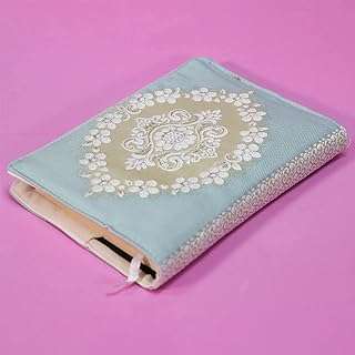 Couverture du coran brodée en soie (bleu ciel) (taille 14*20"). Plongez dans l'univers des bonnes affaires avec DIAYTAR COTE D'IVOIRE  ! Notre boutique en ligne vous propose une sélection de produits discount dans différents domaines, allant des indispensables de la maison aux dernières tendances en matière de mode et de technologie. Naviguez à travers notre catalogue et profitez d'offres à ne pas manquer.