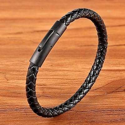 Bracelet en cuir pour hommes de style classique bouton simple en acier. Faites de bonnes affaires en ligne avec DIAYTAR COTE D'IVOIRE, votre destination ultime pour des produits discount de qualité. Découvrez notre catalogue diversifié comprenant des articles pour la maison, l'électroménager, l'informatique, la mode et les gadgets. Optez pour des prix réduits sans compromettre sur la qualité grâce à DIAYTAR COTE D'IVOIRE .