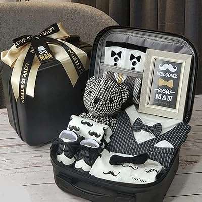 Coffret cadeau body pour nouveau né garçon 6 pièces. DIAYTAR COTE D'IVOIRE  - votre destination en ligne pour des produits à prix cassés. Faites des économies sur des articles essentiels pour la maison, l'informatique, la mode et les gadgets, et offrez-vous le luxe de ne pas vous ruiner. Avec notre sélection vaste et variée, vous trouverez tout ce dont vous avez besoin, sans compromis.