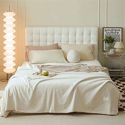 Couverture polaire gaufrée king size double face pour lit canapé de voyage. Ne cherchez plus, DIAYTAR COTE D'IVOIRE  est la boutique en ligne qu'il vous faut ! Explorez notre large assortiment de produits discount allant des articles pour la maison à l'électroménager, en passant par l'informatique, la mode et les gadgets. Profitez de notre plateforme conviviale pour trouver les meilleures affaires et économiser sans effort.