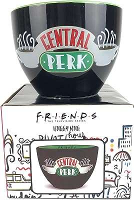 Friends central perk noir (tasse cappuccino). Faites des bonnes affaires en un clic avec DIAYTAR COTE D'IVOIRE  ! Notre boutique en ligne généraliste vous propose une large gamme de produits discount, de l'électroménager à l'informatique en passant par la mode et les gadgets. N'attendez plus pour économiser et équiper votre maison à prix réduits, sans compromis sur la qualité !