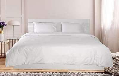 Queen size coton motif rayé blanc couvre lit. Lancez-vous dans une aventure shopping sans fin avec DIAYTAR COTE D'IVOIRE  ! Notre boutique en ligne générale vous propose une multitude de produits discount, allant de l'électroménager de pointe à la mode la plus en vogue. Faites de bonnes affaires et profitez d'une qualité supérieure à des prix défiant toute concurrence.