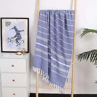 Serviette de plage turque marine 90 x 180 cm séchage rapide. Découvrez DIAYTAR COTE D'IVOIRE, votre nouveau repère en ligne pour des achats malins à prix réduit. Parcourez notre catalogue diversifié de produits discount, allant de l'électroménager à l'informatique, en passant par la mode et les gadgets. Obtenez les meilleures offres sans sacrifier la qualité, le tout dans le confort de votre foyer.