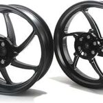 Arashi 15 pouces jantes avant et arrière pour yamaha xmax x max. Besoin de renouveler votre intérieur sans vous ruiner ? DIAYTAR COTE D'IVOIRE  est là pour vous offrir une vaste gamme de produits discount pour la maison, des meubles aux accessoires décoratifs en passant par les appareils électroménagers. Profitez de notre sélection de qualité à des prix incroyables et transformez votre maison sans vous soucier de votre budget.