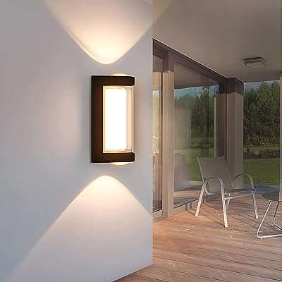 Applique murale extérieure moderne pour porche lampes murales extérieures étanches à led de haut. DIAYTAR COTE D'IVOIRE  - La destination en ligne pour les chasseurs de bonnes affaires ! Parcourez notre sélection incroyable de produits discount, comprenant tout, des appareils ménagers aux gadgets dernier cri. Faites des économies sans sacrifier la qualité avec DIAYTAR COTE D'IVOIRE .