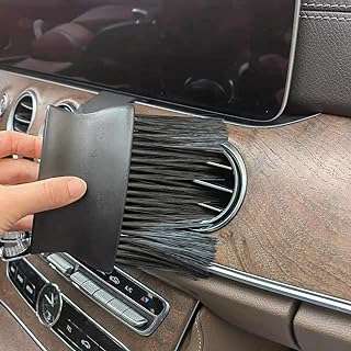 Brosse de nettoyage de voiture brosse à poils longs manche large pour intérieur. DIAYTAR COTE D'IVOIRE  est votre complice pour des achats malins. Explorez notre boutique en ligne et dénichez des affaires incroyables sur une gamme variée de produits, allant de l'informatique à la maison en passant par la mode. Optez pour des produits de qualité à prix discount, sans compromis.