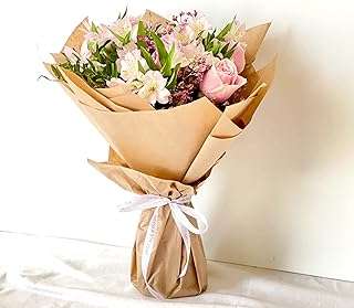 Bouquet de fleurs fraîches roses et blanches à dubaï. Faites des bonnes affaires en un clic avec DIAYTAR COTE D'IVOIRE  ! Notre boutique en ligne généraliste vous propose une large gamme de produits discount, de l'électroménager à l'informatique en passant par la mode et les gadgets. N'attendez plus pour économiser et équiper votre maison à prix réduits, sans compromis sur la qualité !